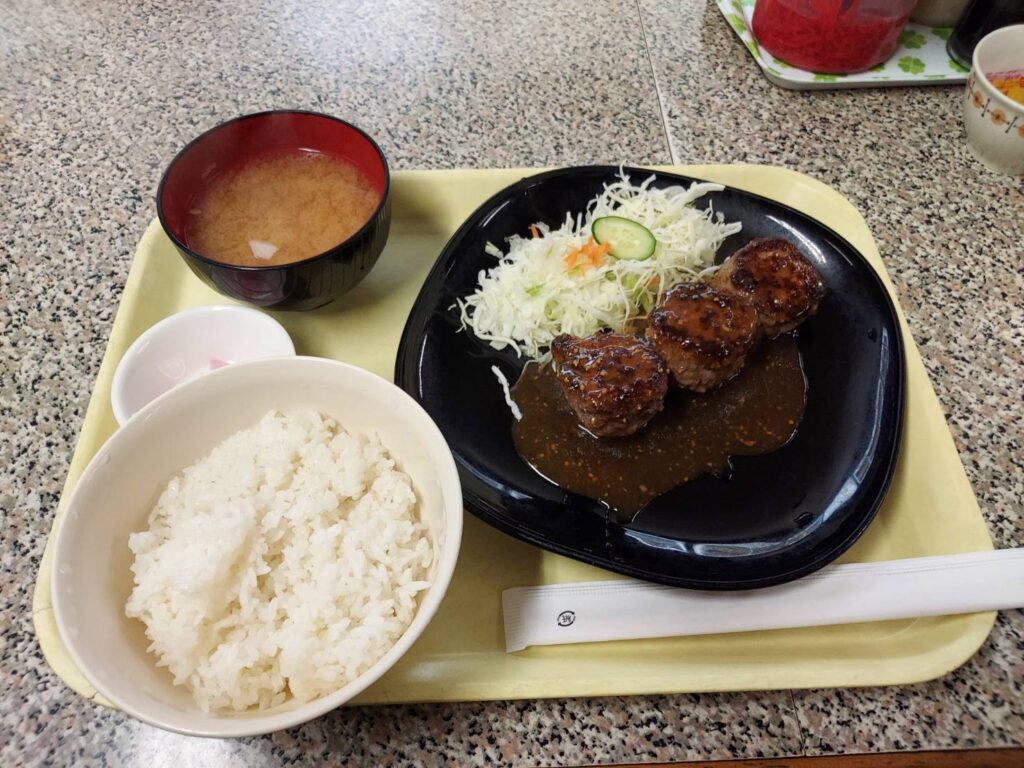 絶品ハンバーグ定食