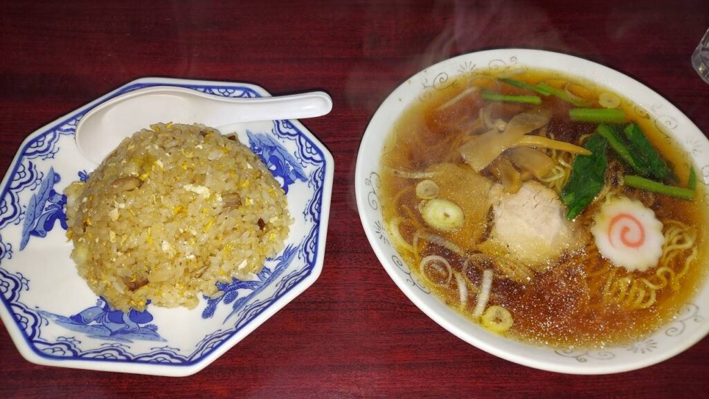 明華のラーメンとチャーハン